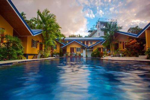 Πισίνα στο ή κοντά στο Blue Lagoon Inn & Suites