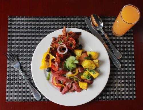 Comida en o cerca de este hotel