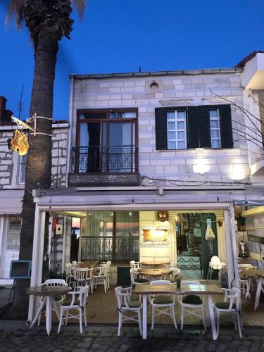 Gallery image of Ayshe Hotel in Foça