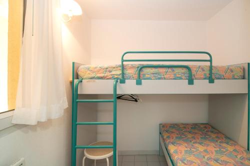 Μία ή περισσότερες κουκέτες σε δωμάτιο στο Vacancéole - Savanna Beach- Terrasses de Savanna