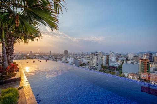 Foto de la galería de SEA QUEEN Hotel en Da Nang