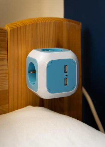 a toaster sitting on the side of a bed at Lima Hostel Győr in Győr