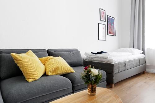 GREIF by ROCKCHAIR Apartments l SUPERHOST Status l 2 Bedrooms Boxspringbeds in City Center - Cozy Family & Business Flair welcomes you! photo 12
