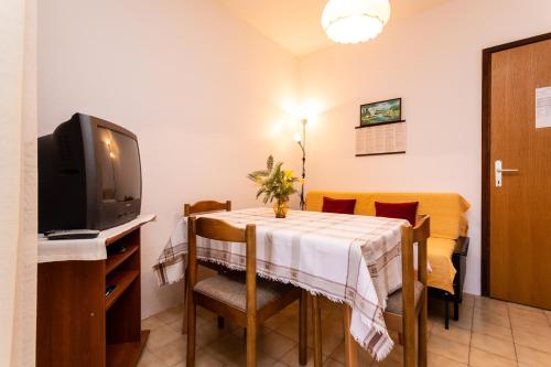 Gallery image of Rooms & Studio Apartment Mira in Baška