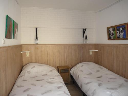 a small room with a bed in a room at Buitengoed Het Achterdiep in Ter Apel