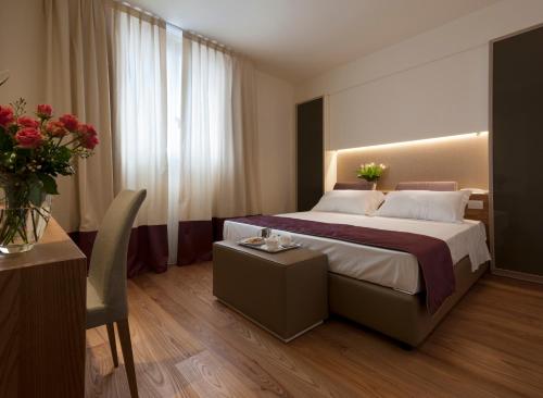 Postel nebo postele na pokoji v ubytování Villa del Poggio Prosecco Bike Hotel
