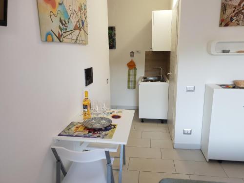 a small kitchen with a table with wine glasses on it at ele&gio accomodation in Tropea