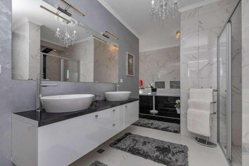 Koupelna v ubytování Luxurious Apartment Nino
