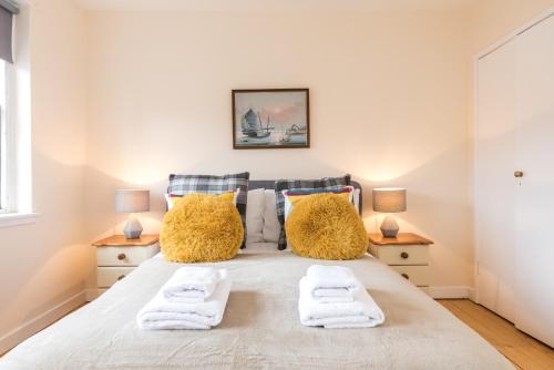 Gallery image of Sunny & spacious Royal Mile apt dating from 1677 in Edinburgh