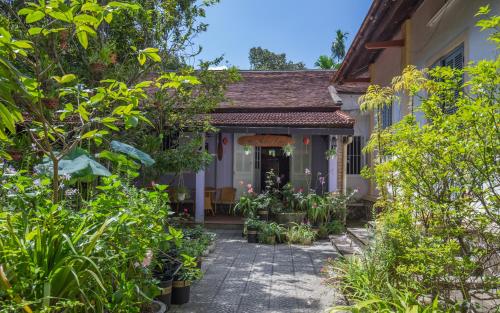 Taman di luar Cung Đàn Xưa Homestay