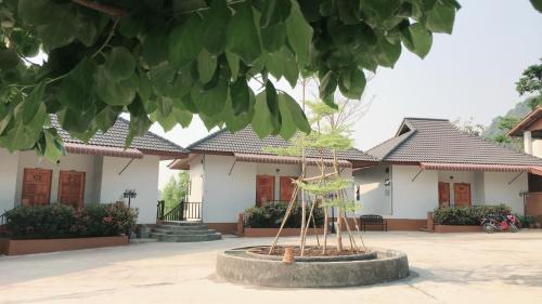 Bangunan di mana terletaknya taman percutian