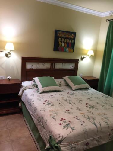 a bedroom with a bed with two pillows on it at Apartamento El Muelle in Arrieta