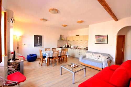 Flora - family apartment with terrace in Centre of Rovinj