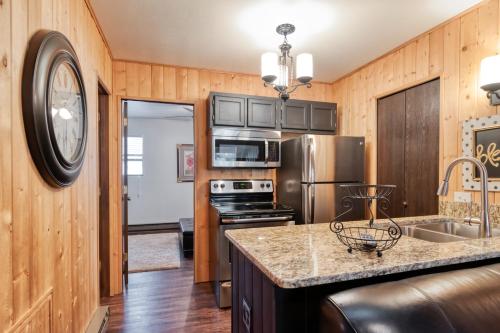 Redwood Commons B12 – Photos 2