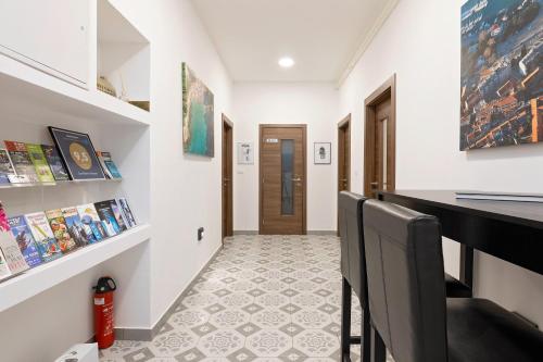 a hallway with a dining room with a table and chairs at San Martino Rooms in Pula