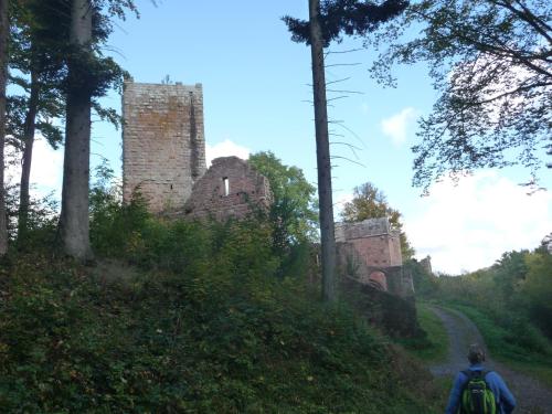 a person walking down a path towards an old building at Ferienwohnung Boellsteiner Hoehe in Böllstein