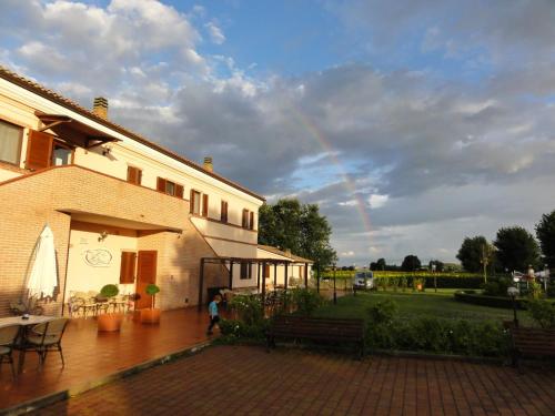 Сад в Hotel Ristorante Mira Conero