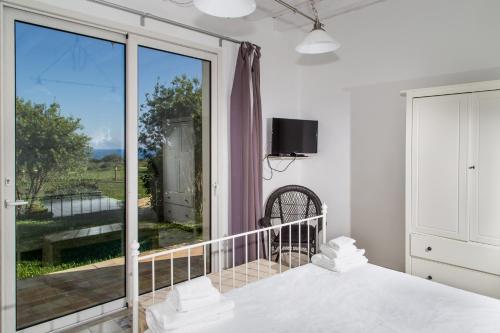 a bedroom with a bed and a large window at Casa Vacanza Casa nel Sole in Syracuse