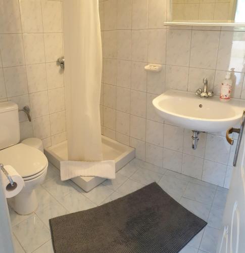 Ένα μπάνιο στο Epi Apartments