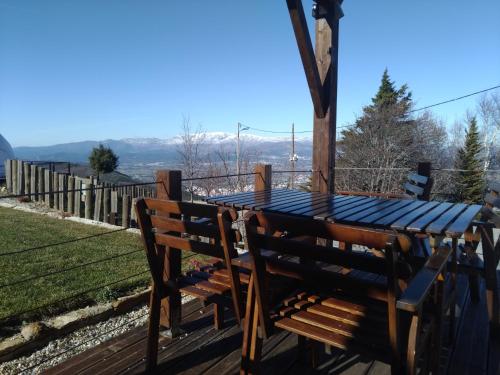 a picnic table with a view of the mountains at Natura Glamping in Alcongosta
