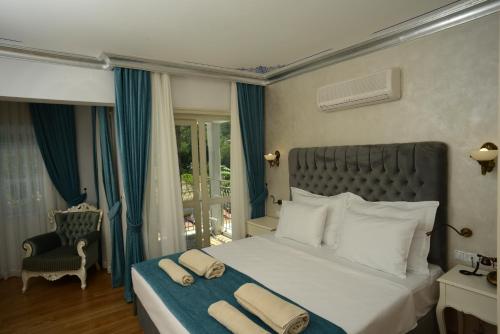 Letto o letti in una camera di Petunya Konak Boutique Hotel
