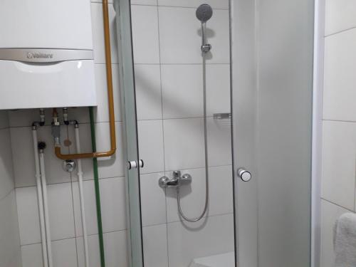 Un baño de Mahala Apartments - Free Garage