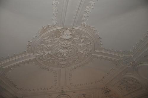 a white ceiling with a fancy design on it at Appartamenti Villa Bellini in Catania