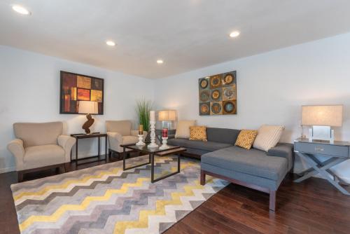 Modern Guest House Nestled In The Hollywood Hills With Huge Deck And Wow Views Los Angeles Updated 2021 Prices