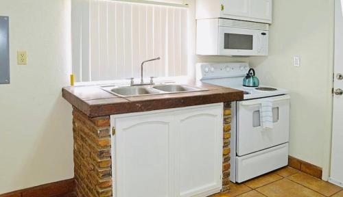 a kitchen with a sink and a microwave at Villa in Tranquil Gated Community, 2 Bedroom 2 Bath in Puerto Peñasco