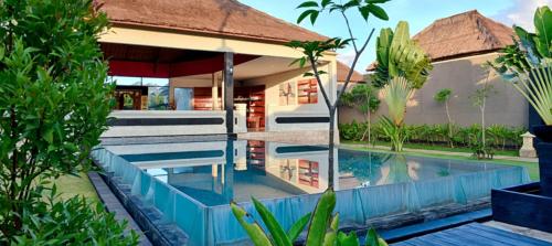 สระว่ายน้ำที่อยู่ใกล้ ๆ หรือใน Amor Bali Villas & Spa Resort