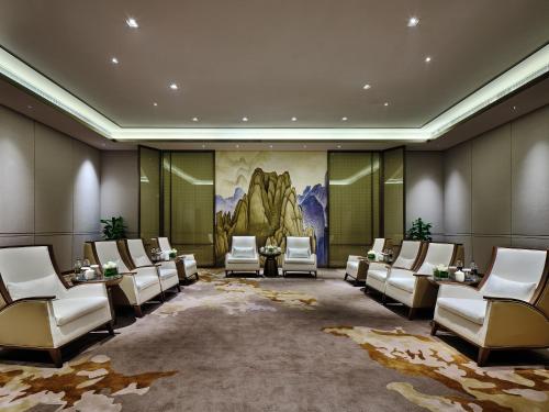 Ruang duduk di Primus Hotel Nanchang International Expo City