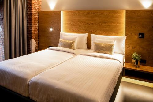 Postel nebo postele na pokoji v ubytování GINN Hotel Hamburg Elbspeicher