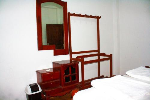 a mirror sitting on top of a dresser in a room at Hotel Birds View in Tissamaharama