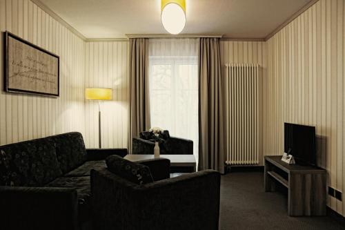 Una televisión o centro de entretenimiento en Konsumhotel Dorotheenhof Weimar
