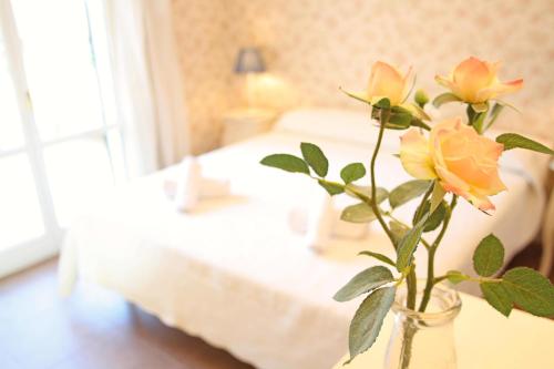 A bed or beds in a room at Beautiful seafront house