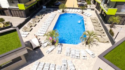 an overhead view of a pool with chaise lounge chairs at Alezzi Beach Resort in Mamaia Nord