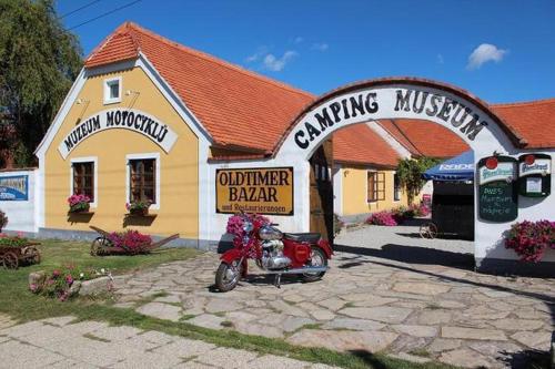 Muzeum Lesná:Penzion a camping