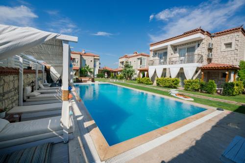 a swimming pool in the backyard of a house at Kemerlihan Deluxe Hotel in Alacati