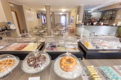 a bakery with many different types of donuts on display at Green Class Hotel Candiolo in Candiolo