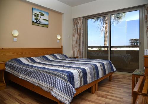Postel nebo postele na pokoji v ubytování Elysso Hotel