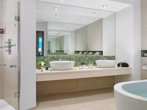 Ένα μπάνιο στο Carrigaline Court Hotel & Leisure Centre