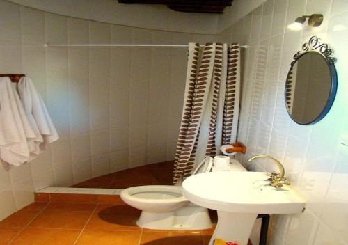 a bathroom with a toilet and a sink at Le Petit Quartier "Chez Amanthia" in Cap Skirring