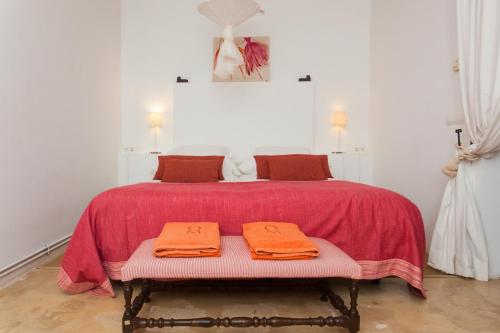 Ένα ή περισσότερα κρεβάτια σε δωμάτιο στο Oliver Moragues Grandhouse & Vineyard