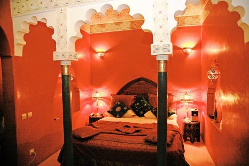 Postel nebo postele na pokoji v ubytování Riad Fatinat Marrakech