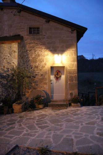 a building with a white door with a wreath on it at B&B Antico Mulino in Camugnano