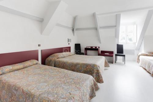 Un pat sau paturi într-o cameră la Les Gentianes