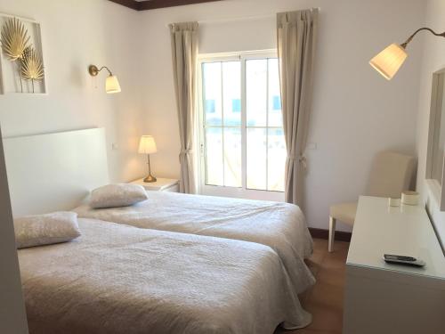 Un pat sau paturi într-o cameră la Seaview Benagil Villa 15