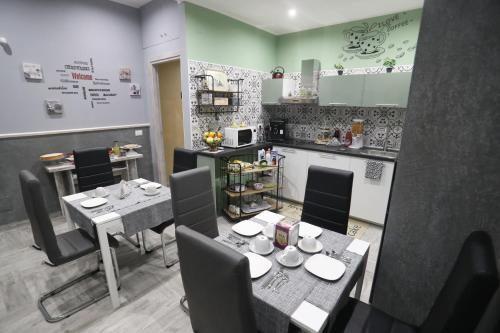 La casa di Luce tesisinde bir restoran veya yemek mekanı