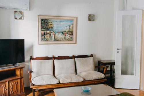 BEST HOUSE, Attiki Metro, Athens