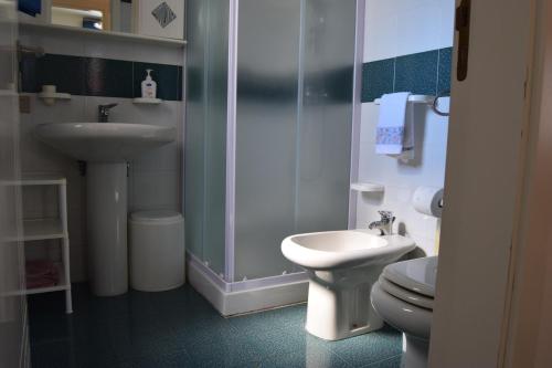 A bathroom at dimora la torre